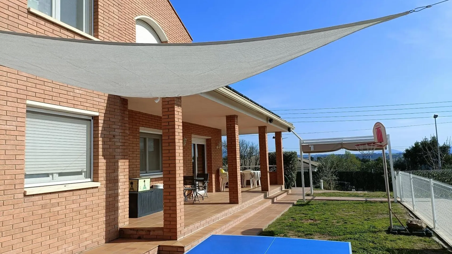 Casa Con Jardin Y Piscina Privada. Villa Santa Eulalia de Ronsana 0*,  Spain