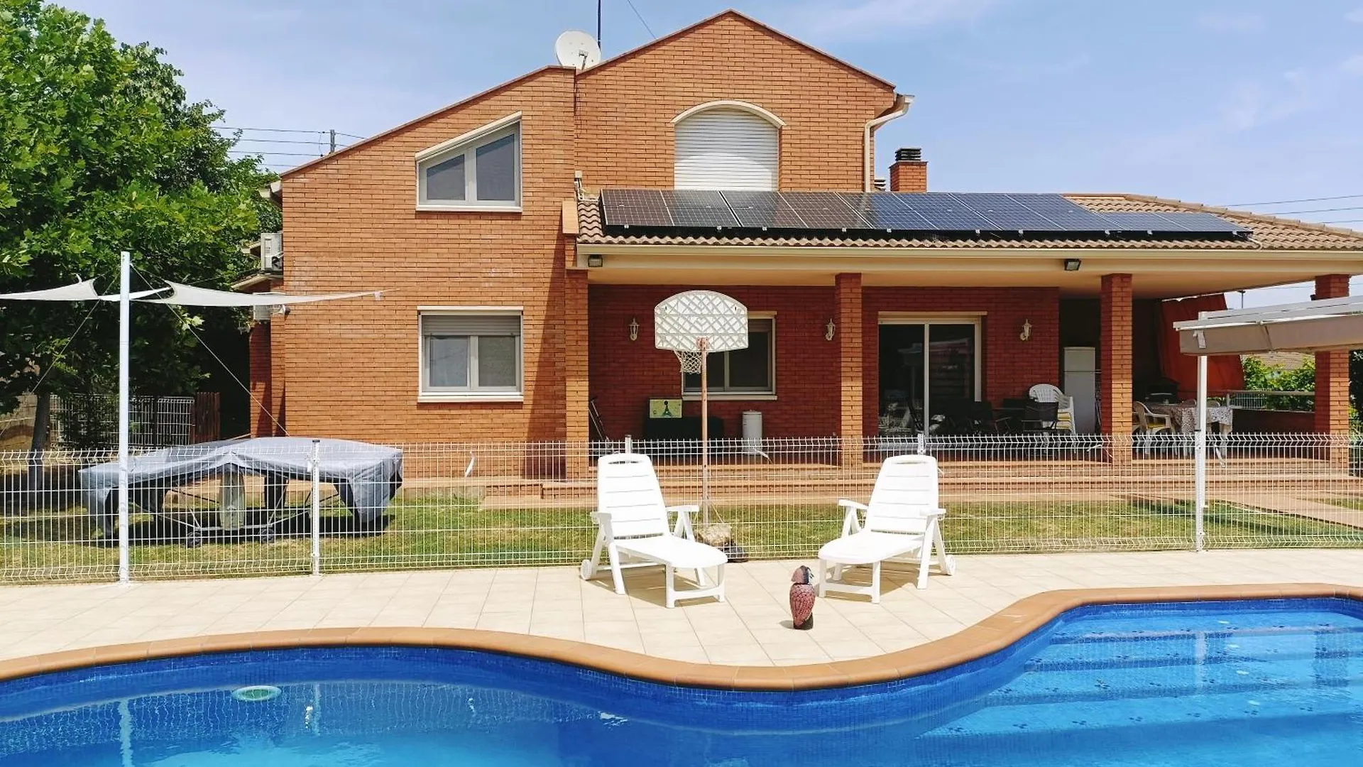 Casa Con Jardin Y Piscina Privada. Villa Santa Eulalia de Ronsana Spain