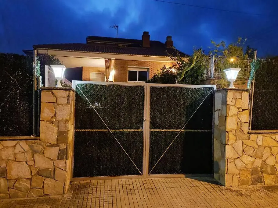 Casa Con Jardin Y Piscina Privada. Villa Santa Eulalia de Ronsana Holiday home